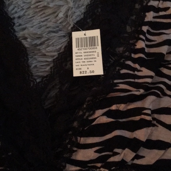 Tan and black blouse with lace size small - Picture 3 of 3